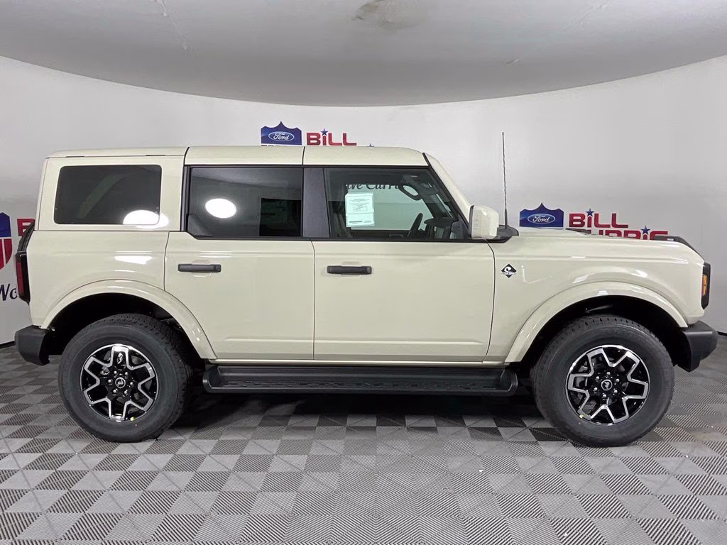 2026 Desert Sand Ford Bronco Outer Banks 4X4 SUV
