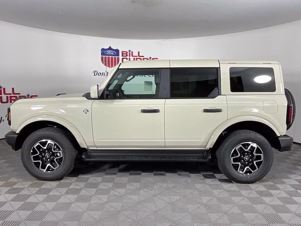 2026 Desert Sand Ford Bronco Outer Banks 4X4 SUV