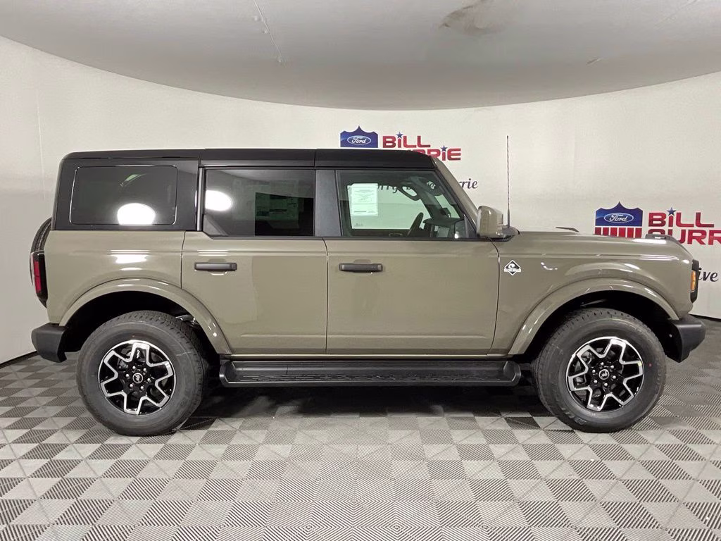 2026 Gray Ford Bronco Outer Banks 4X4 SUV