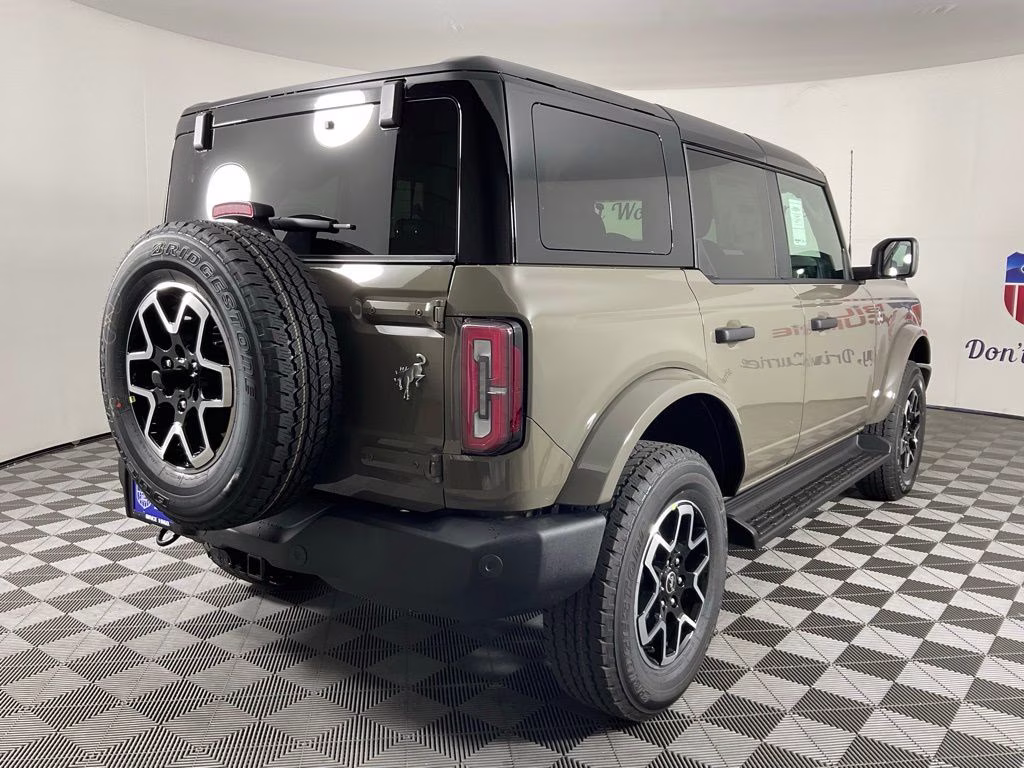 2026 Gray Ford Bronco Outer Banks 4X4 SUV