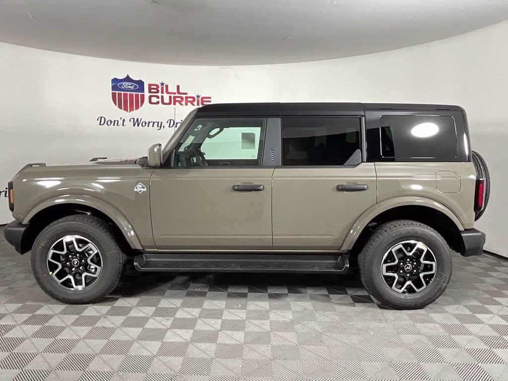 2026 Gray Ford Bronco Outer Banks 4X4 SUV