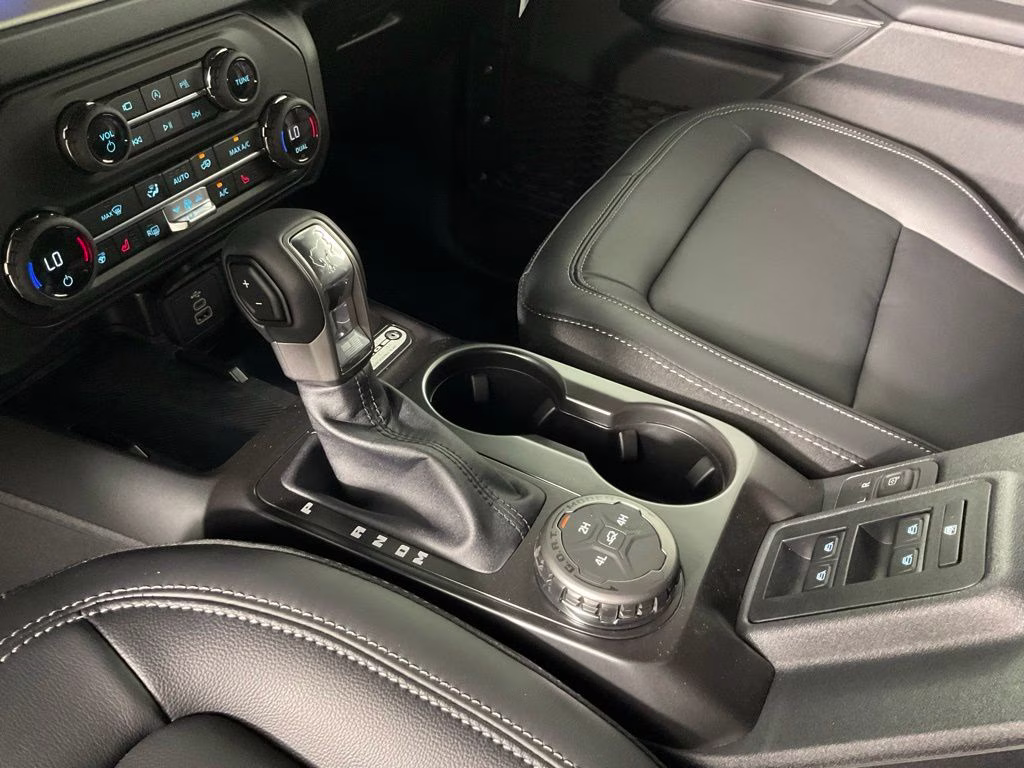 2026 Avalanche Ford Bronco Outer Banks 4X4 SUV