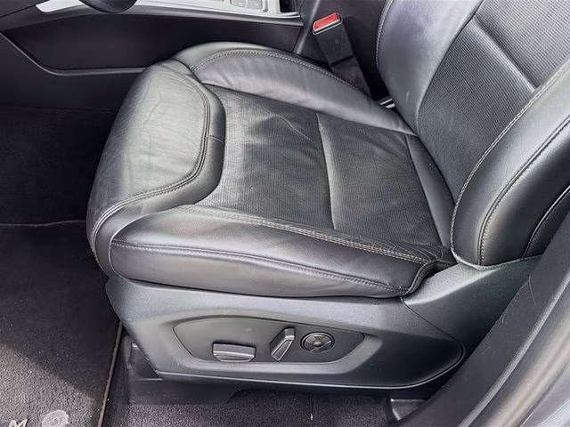 2021 Gray Metallic Ford Explorer Platinum RWD SUV