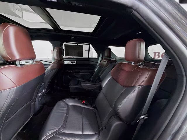 2021 Gray Metallic Ford Explorer Platinum RWD SUV