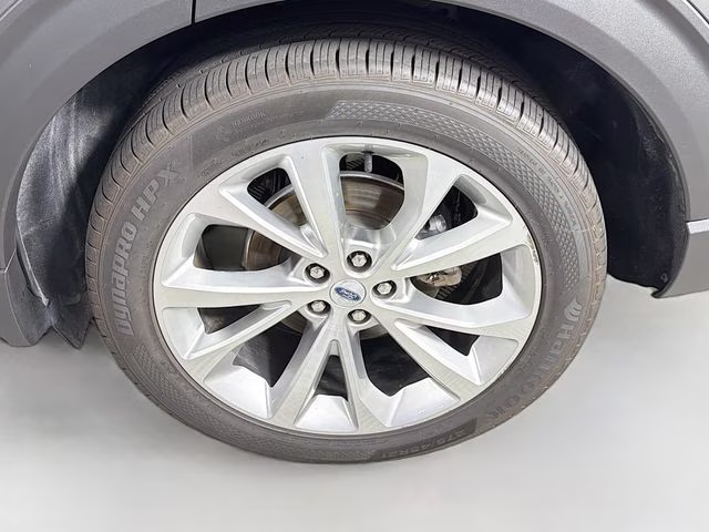 2021 Gray Metallic Ford Explorer Platinum RWD SUV