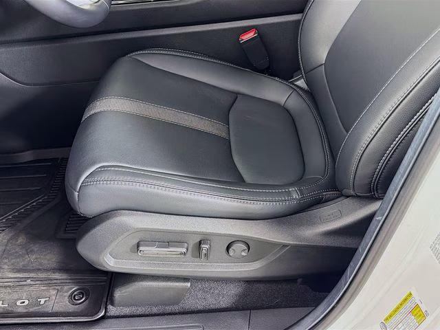 2025 Platinum White Pearl Honda Pilot Touring AWD SUV