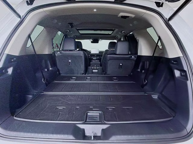 2025 Platinum White Pearl Honda Pilot Touring AWD SUV