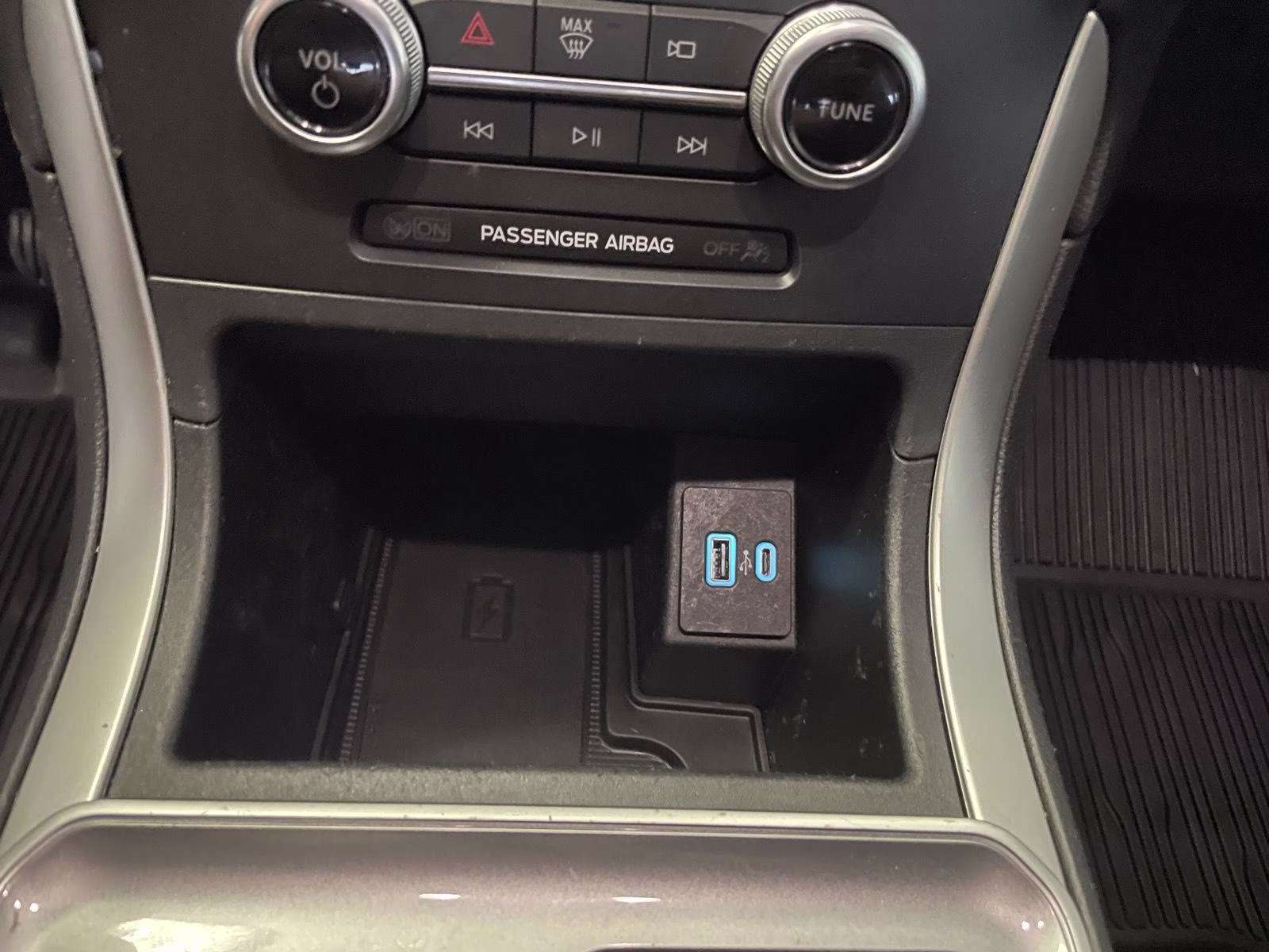 2024 Agate Black Ford Edge SEL AWD SUV