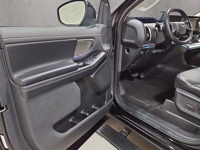2025 Agate Black Metallic Ford Expedition Max Platinum 4X4 SUV