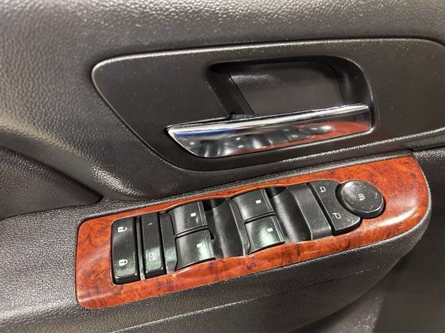 2014 Quicksilver Metallic GMC Yukon XL SLE 1500 4X4 SUV