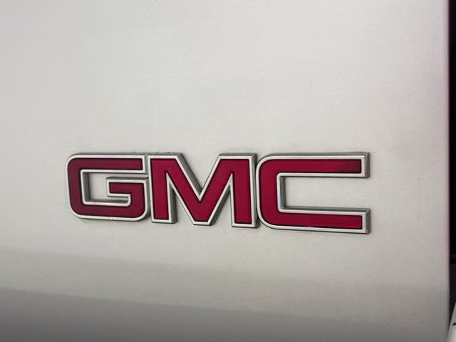 2014 Quicksilver Metallic GMC Yukon XL SLE 1500 4X4 SUV