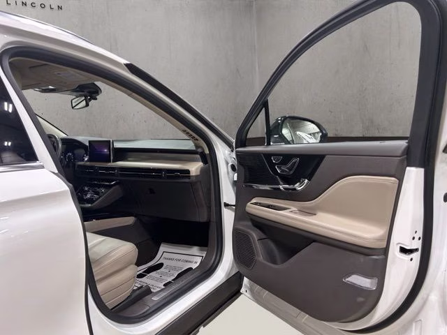 2021 Pristine White Lincoln Corsair Standard AWD SUV