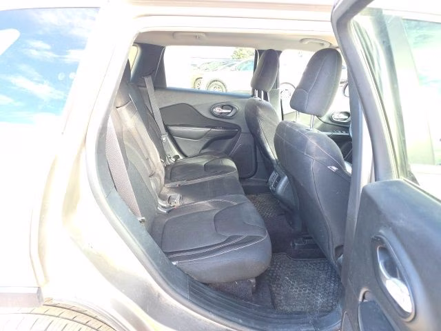 2016 Light Brownstone Pearlcoat Jeep Cherokee Latitude 4X4 SUV