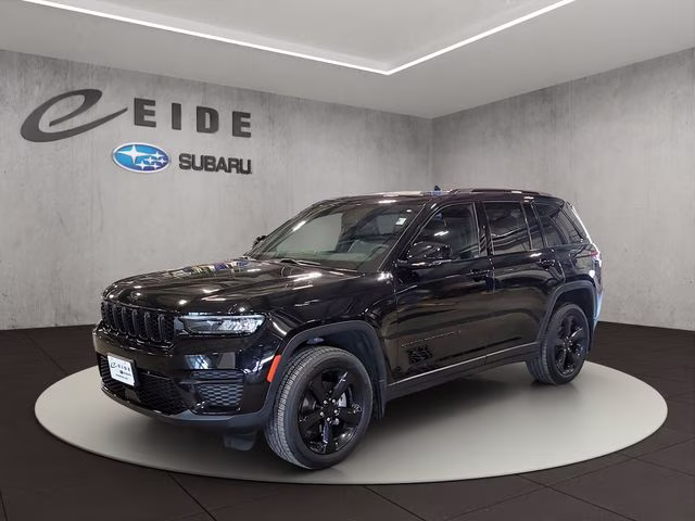 2023 Diamond Black Crystal Pearlcoat Jeep Grand Cherokee Altitude X 4X4 SUV