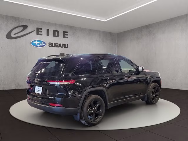 2023 Diamond Black Crystal Pearlcoat Jeep Grand Cherokee Altitude X 4X4 SUV