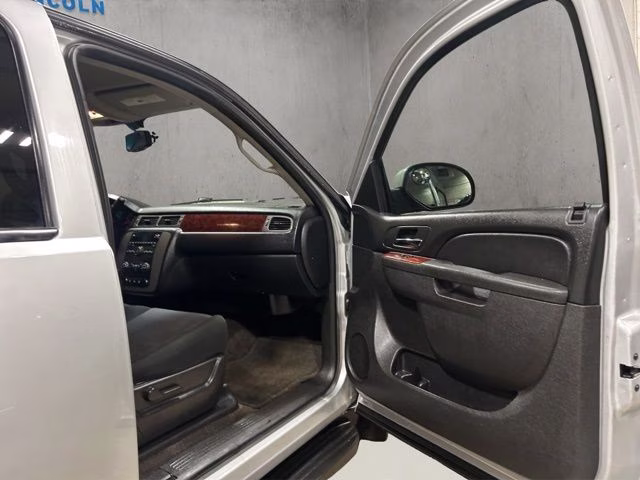2014 Quicksilver Metallic GMC Yukon XL SLE 1500 4X4 SUV