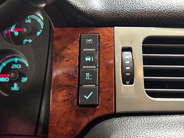 Used 2014 GMC Yukon XL SLE with VIN 1GKS2HE72ER118579 for sale in Bismarck, ND