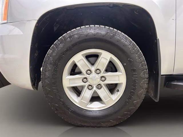 2014 Quicksilver Metallic GMC Yukon XL SLE 1500 4X4 SUV