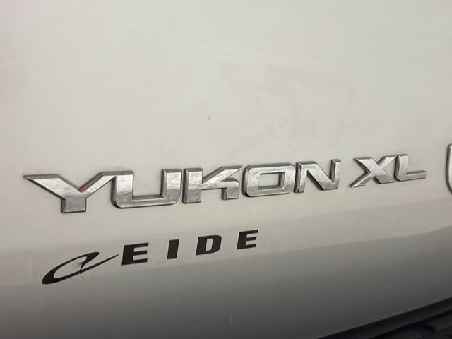 2014 Quicksilver Metallic GMC Yukon XL SLE 1500 4X4 SUV