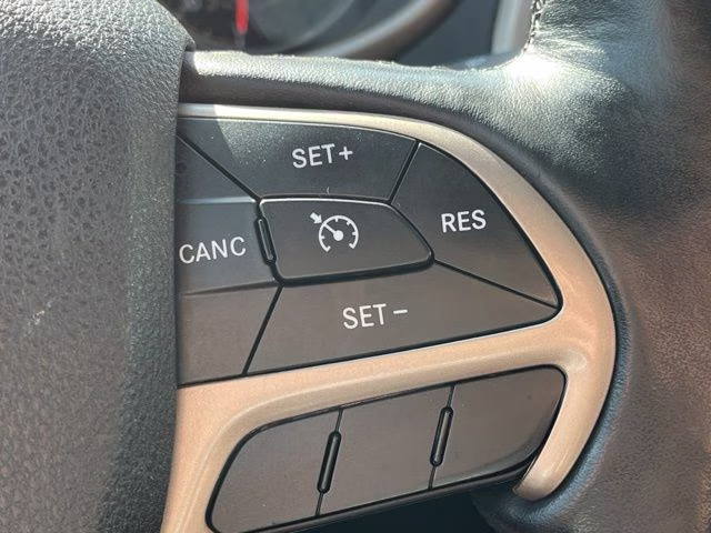 2016 Light Brownstone Pearlcoat Jeep Cherokee Latitude 4X4 SUV