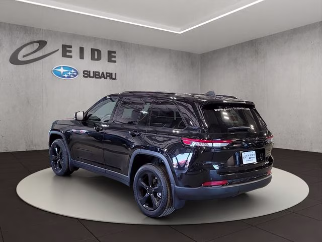 2023 Diamond Black Crystal Pearlcoat Jeep Grand Cherokee Altitude X 4X4 SUV