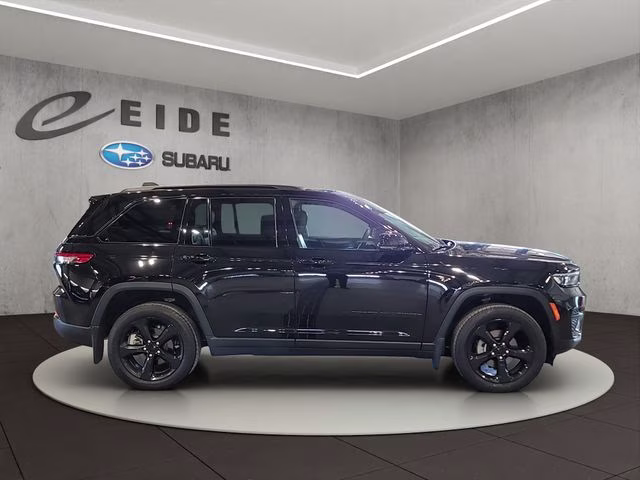 2023 Diamond Black Crystal Pearlcoat Jeep Grand Cherokee Altitude X 4X4 SUV