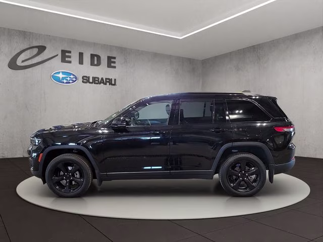 2023 Diamond Black Crystal Pearlcoat Jeep Grand Cherokee Altitude X 4X4 SUV