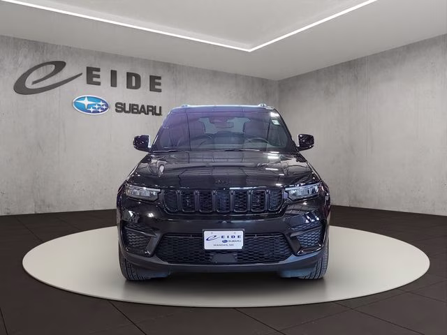 2023 Diamond Black Crystal Pearlcoat Jeep Grand Cherokee Altitude X 4X4 SUV