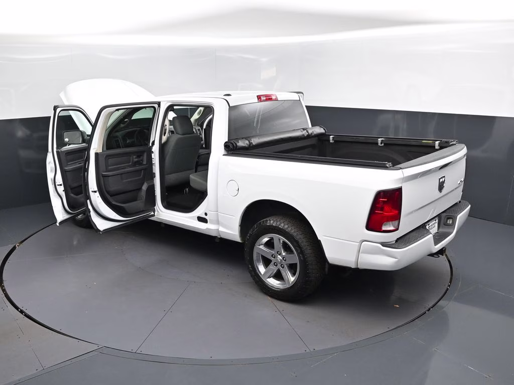 2016 Bright White Clearcoat Ram 1500 Express 4X4 Truck