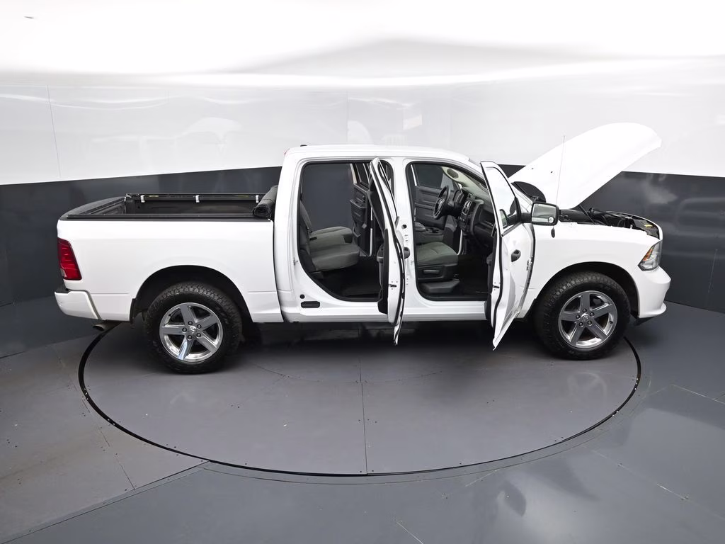 2016 Bright White Clearcoat Ram 1500 Express 4X4 Truck
