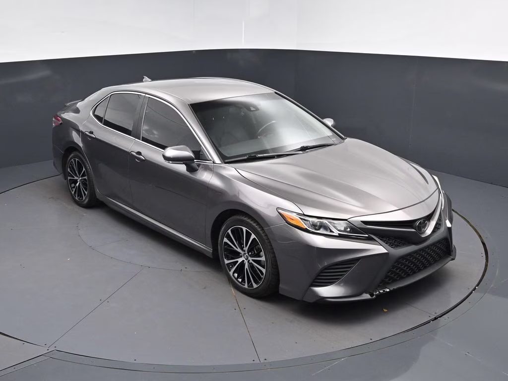 2020 Predawn Gray Mica Toyota Camry SE FWD Sedan