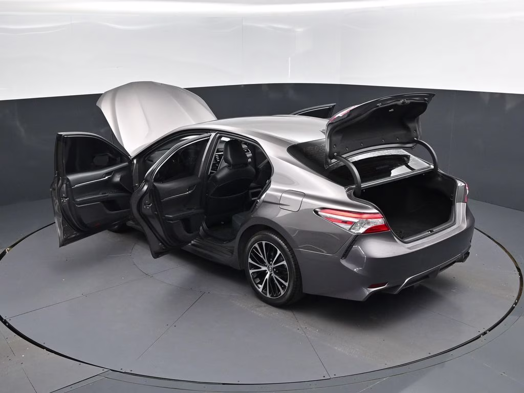 2020 Predawn Gray Mica Toyota Camry SE FWD Sedan
