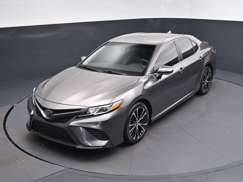 2020 Predawn Gray Mica Toyota Camry SE FWD Sedan