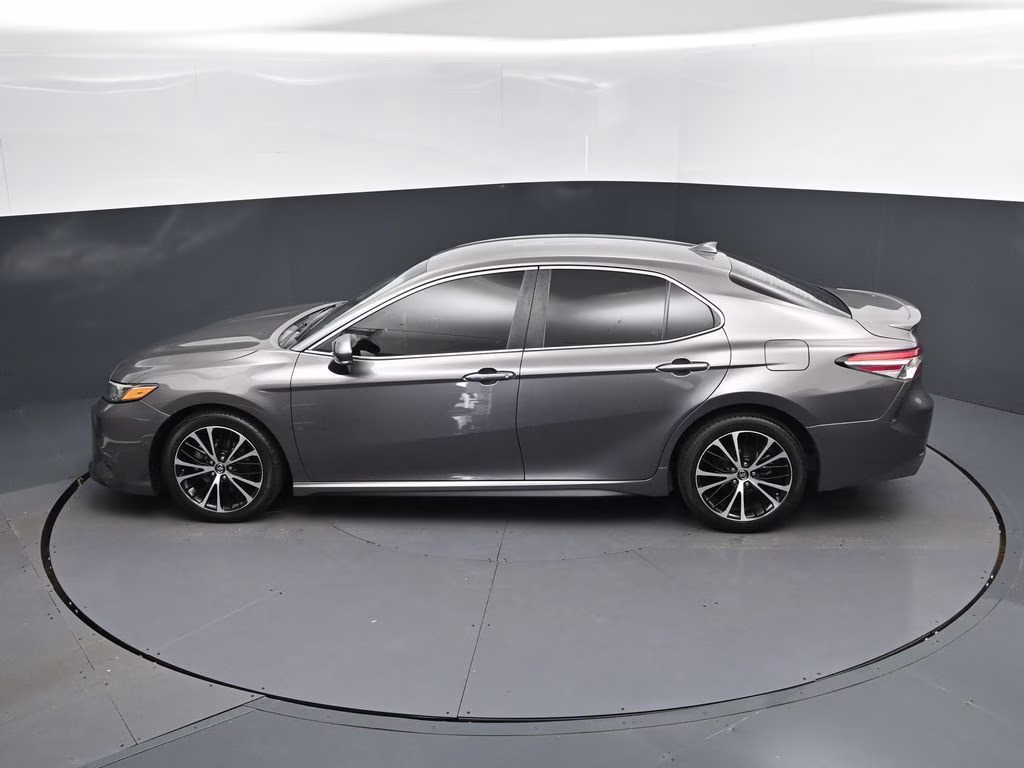 2020 Predawn Gray Mica Toyota Camry SE FWD Sedan