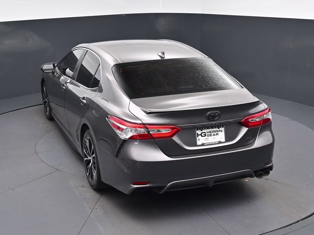 2020 Predawn Gray Mica Toyota Camry SE FWD Sedan