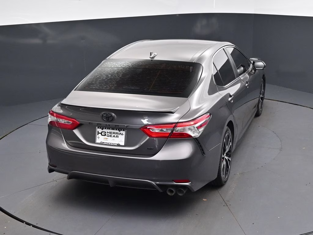 2020 Predawn Gray Mica Toyota Camry SE FWD Sedan