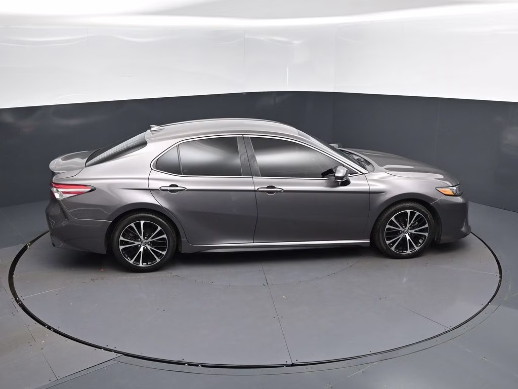 2020 Predawn Gray Mica Toyota Camry SE FWD Sedan
