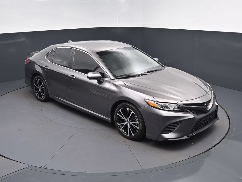 2020 Predawn Gray Mica Toyota Camry SE FWD Sedan