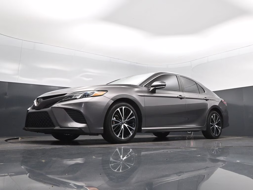 2020 Predawn Gray Mica Toyota Camry SE FWD Sedan