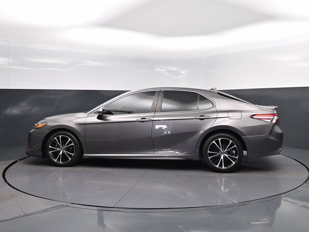 2020 Predawn Gray Mica Toyota Camry SE FWD Sedan