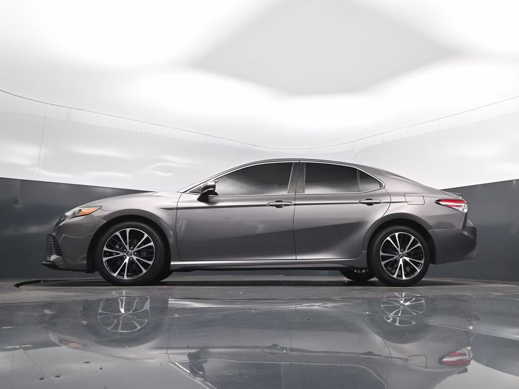 2020 Predawn Gray Mica Toyota Camry SE FWD Sedan