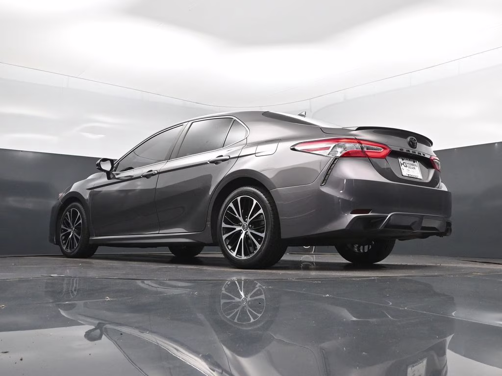2020 Predawn Gray Mica Toyota Camry SE FWD Sedan