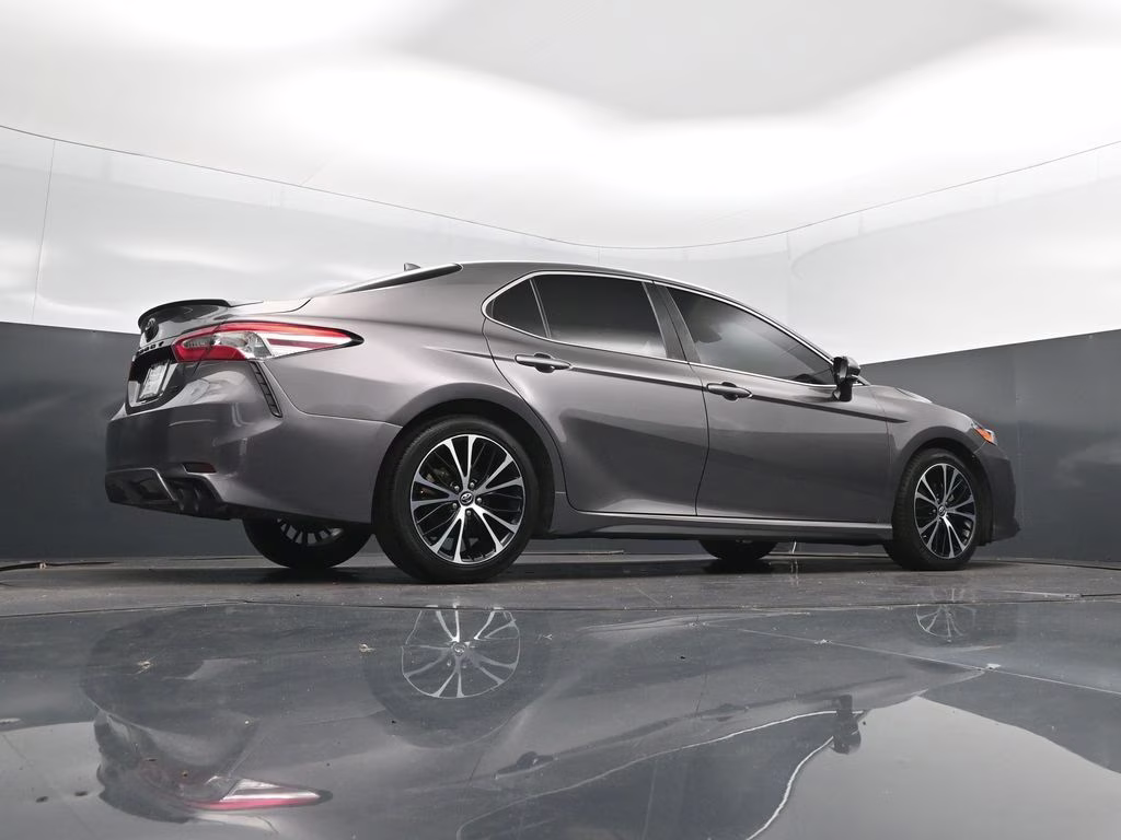 2020 Predawn Gray Mica Toyota Camry SE FWD Sedan