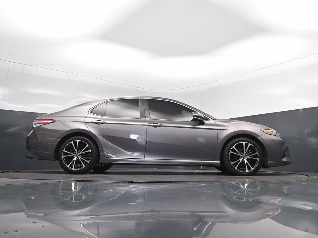 2020 Predawn Gray Mica Toyota Camry SE FWD Sedan