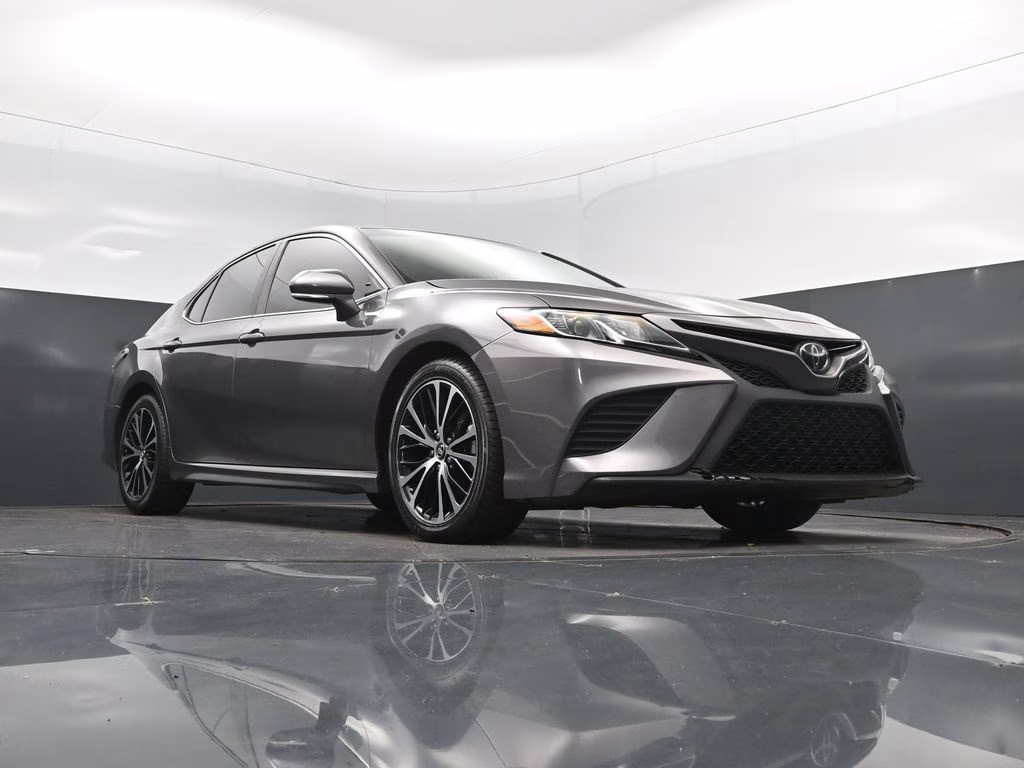 2020 Predawn Gray Mica Toyota Camry SE FWD Sedan