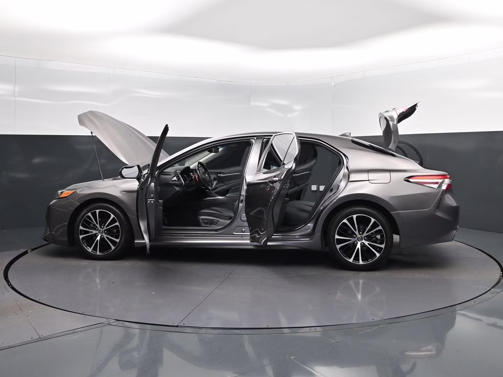 2020 Predawn Gray Mica Toyota Camry SE FWD Sedan