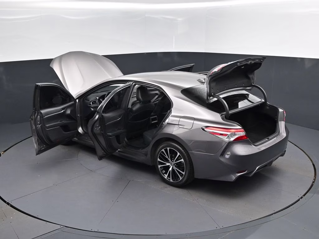 2020 Predawn Gray Mica Toyota Camry SE FWD Sedan