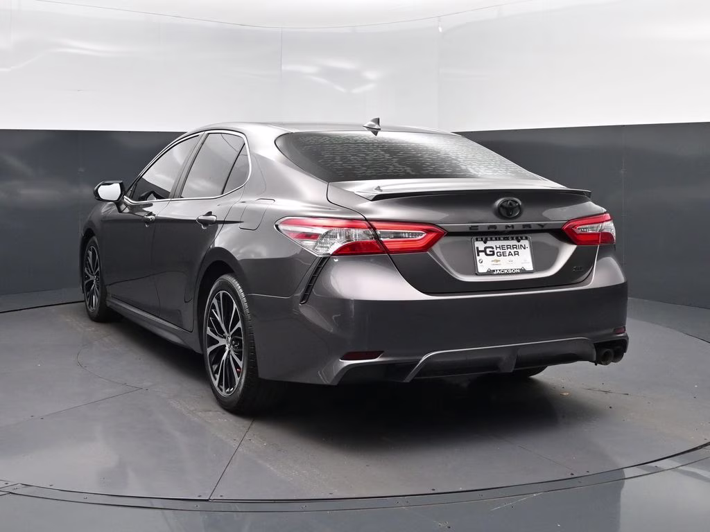 2020 Predawn Gray Mica Toyota Camry SE FWD Sedan