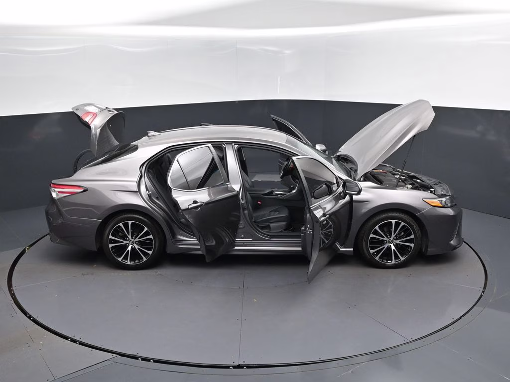 2020 Predawn Gray Mica Toyota Camry SE FWD Sedan