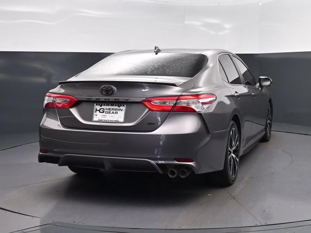 2020 Predawn Gray Mica Toyota Camry SE FWD Sedan